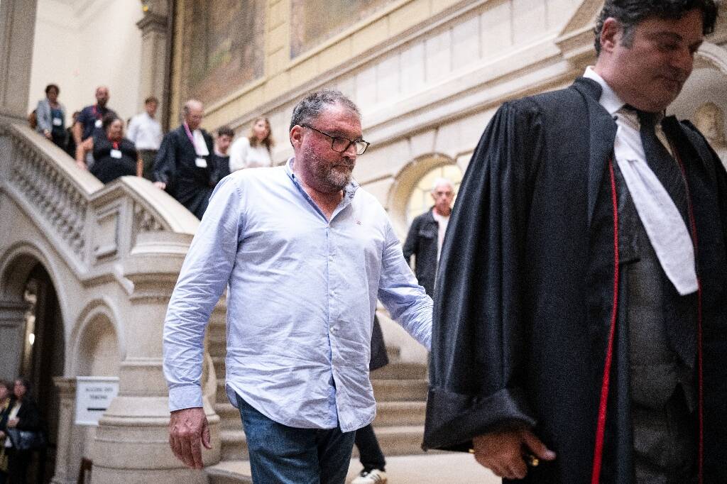 Il est accusé d'avoir provoqué un arrêt cardiaque chez 30 patients: l'ex-anesthésiste de Besançon face aux cas qui ont précipité sa chute