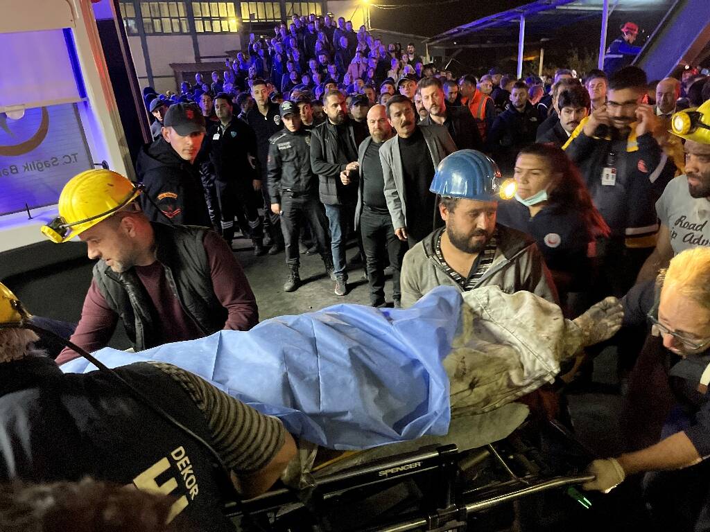 Explosion dans une mine en Turquie: le bilan s'alourdit à 40 morts, des ouvriers encore piégés sous terre