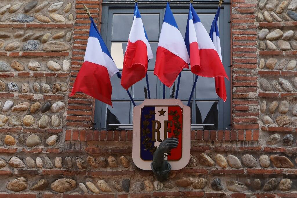 La France veut faire des économies? Le "millefeuille administratif" entre l'Etat et les collectivité pèserait 7,5 milliards d'euros