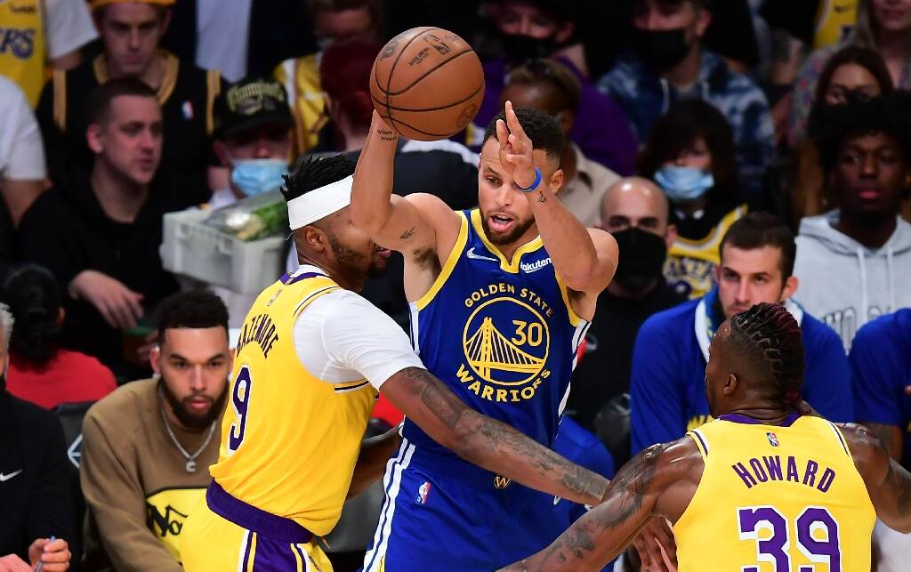 NBA: Stephen Curry devient le meilleur shooteur de tous les temps à trois points