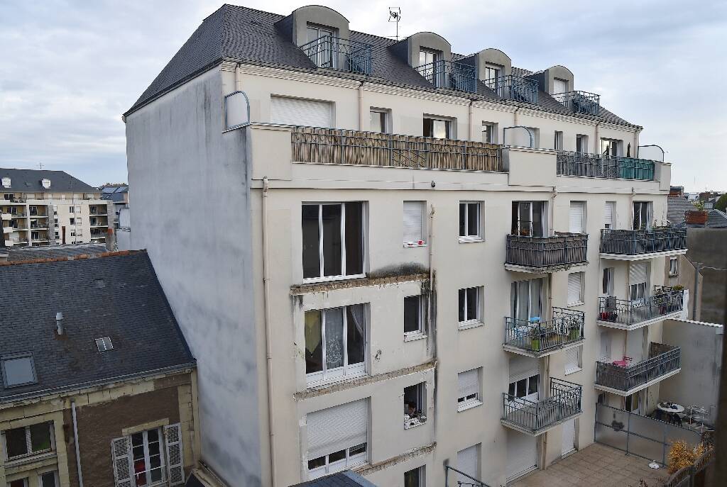 Balcon effondré à Angers faisant 4 morts: au procès, l'architecte se présente comme "un créateur", pas un ingénieur