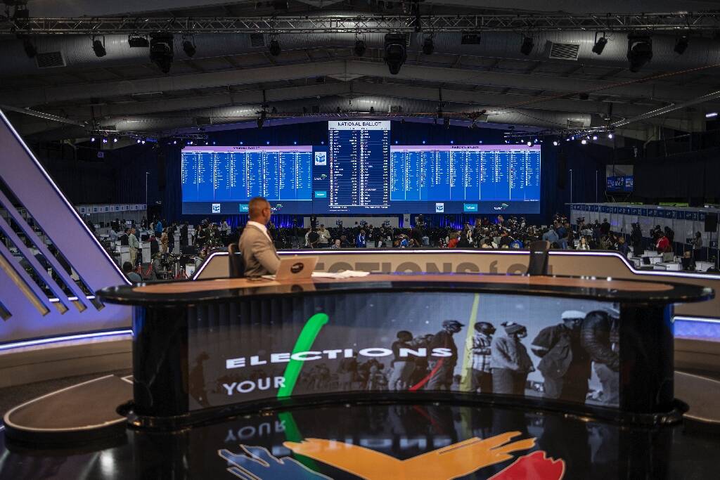 Législatives en Afrique du Sud: après 30 ans de règne, l'ANC a perdu sa majorité absolue