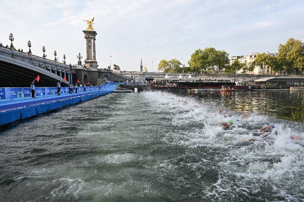 "Espérons que l'année prochaine, ça ira": la Seine encore impropre pour une épreuve test de triathlon à moins d'un an des JO-2024