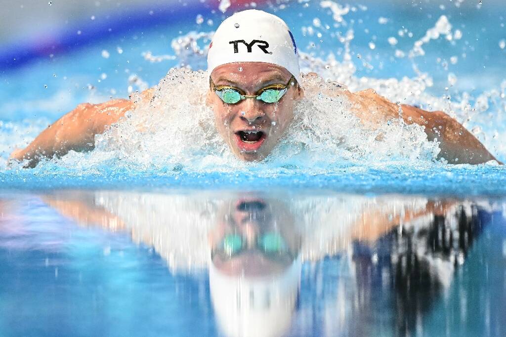 Mondiaux de natation: Léon Marchand remporte largement le 400 m 4 nages 