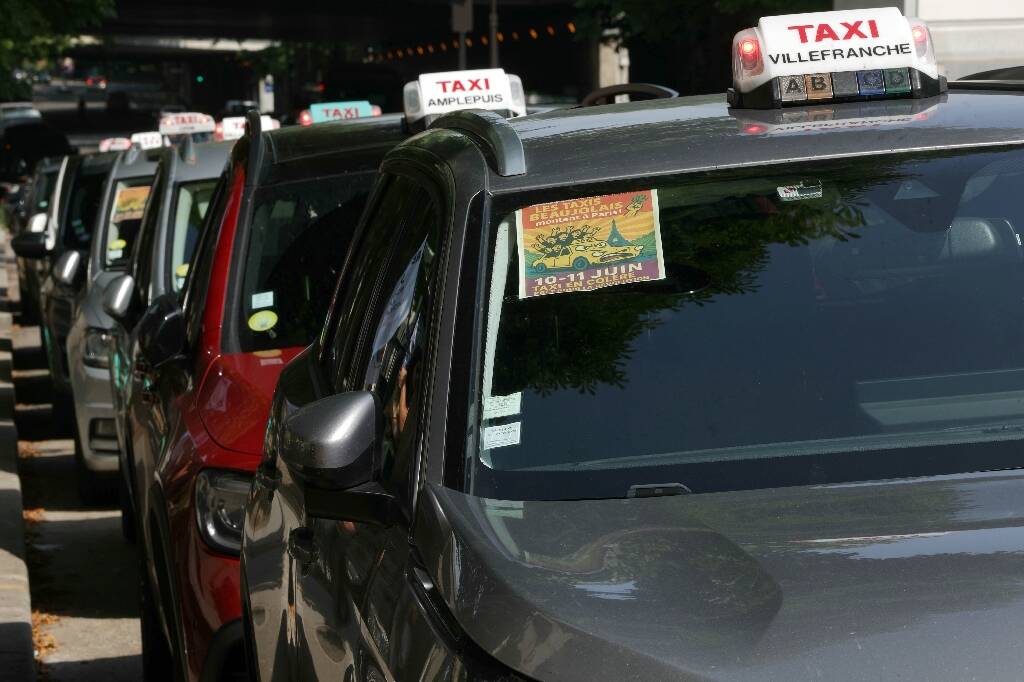Aéroports bloqués et manifestation à Bercy, les taxis à nouveau mobilisés ce mercredi