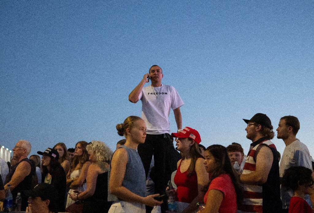 "Je le vois comme un martyr pour le Christ": la galaxie trumpiste se retrouve pour l'hommage à Charlie Kirk en Arizona