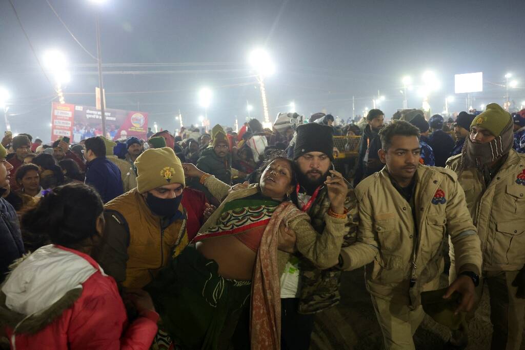 "La foule a commencé à pousser et de nombreuses personnes ont été écrasées": au moins 15 morts au pèlerinage géant hindou de la Kumbh Mela en Inde