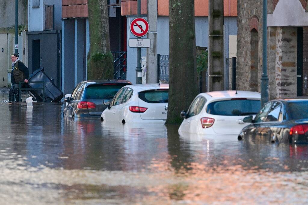 Une nouvelle dépression va renforcer les inondations dans l'Ouest, trois départements en vigilance rouge pour crues