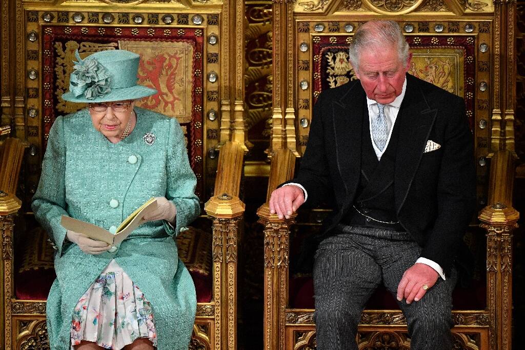 La reine Elizabeth II absente pour le discours du trône au Royaume-Uni, remplacée par le prince Charles