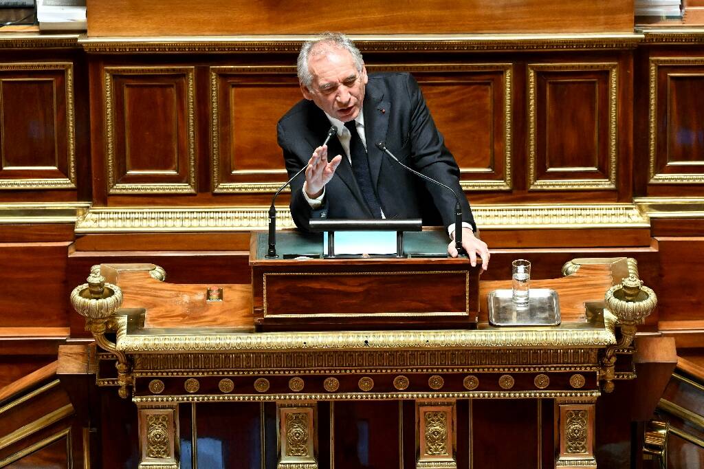 Retraites: Bayrou promet de soumettre au Parlement un accord même partiel, sans satisfaire le PS