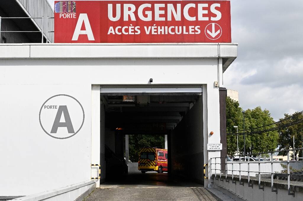 "Décès, jusqu'à soixante-dix heures d'attente...": Hors de la "bulle" olympique, les urgences sous tension, comme tous les étés