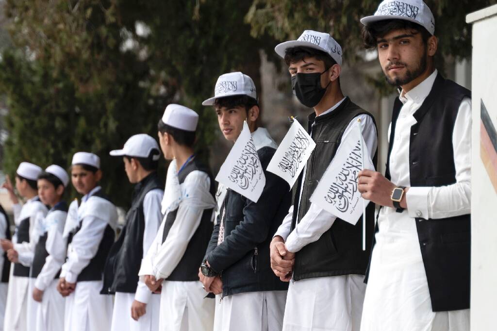 "J'aurais aimé que nos soeurs viennent elles aussi à l'école": en Afghanistan, une nouvelle rentrée scolaire sans les filles