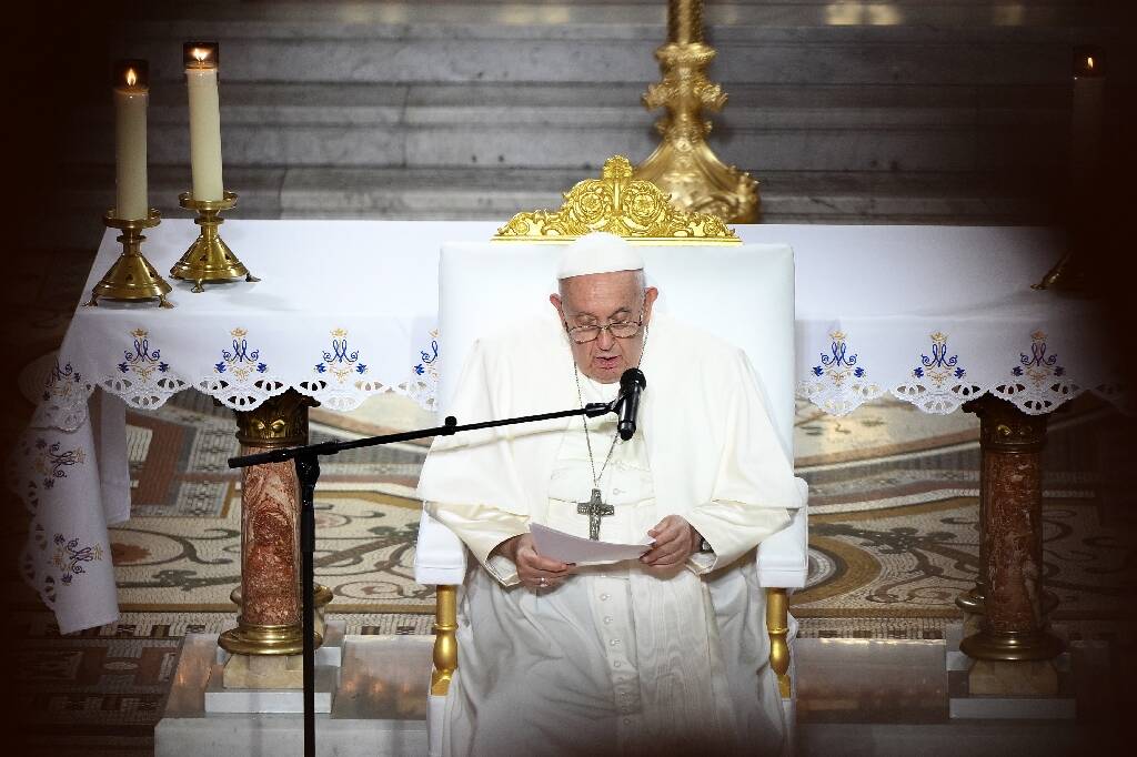 A Marseille, le pape dénonce l'"indifférence" et la "peur" face aux migrants