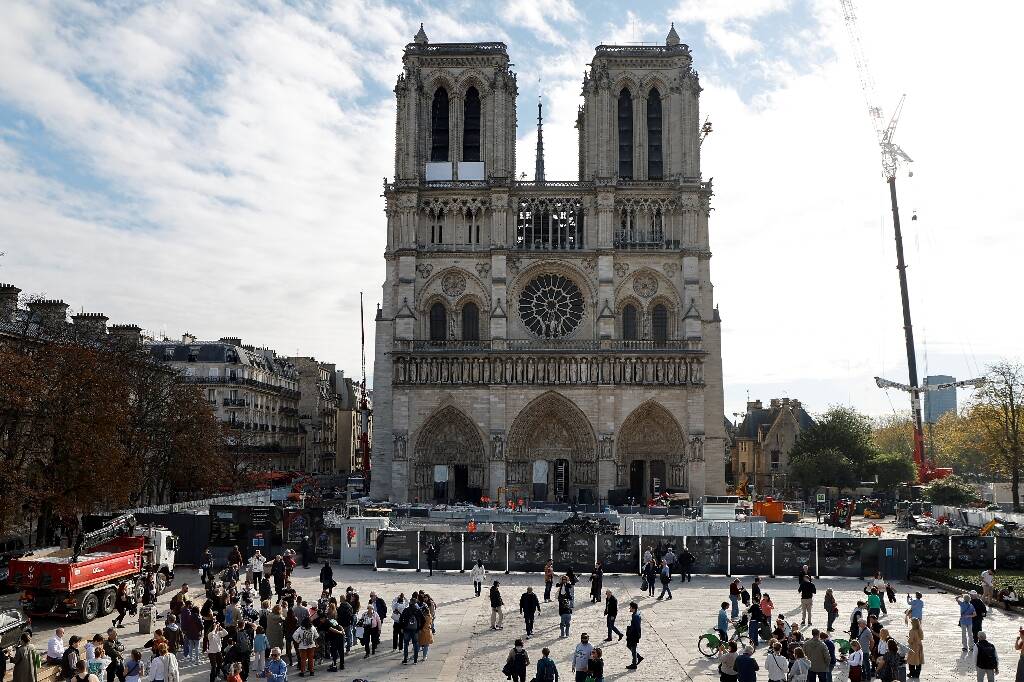 "Pourquoi on le ferait pas, nous?": L'incroyable défi des deux architectes qui ont aidé à la reconstruction à l'identique de Notre-Dame après l'incendie