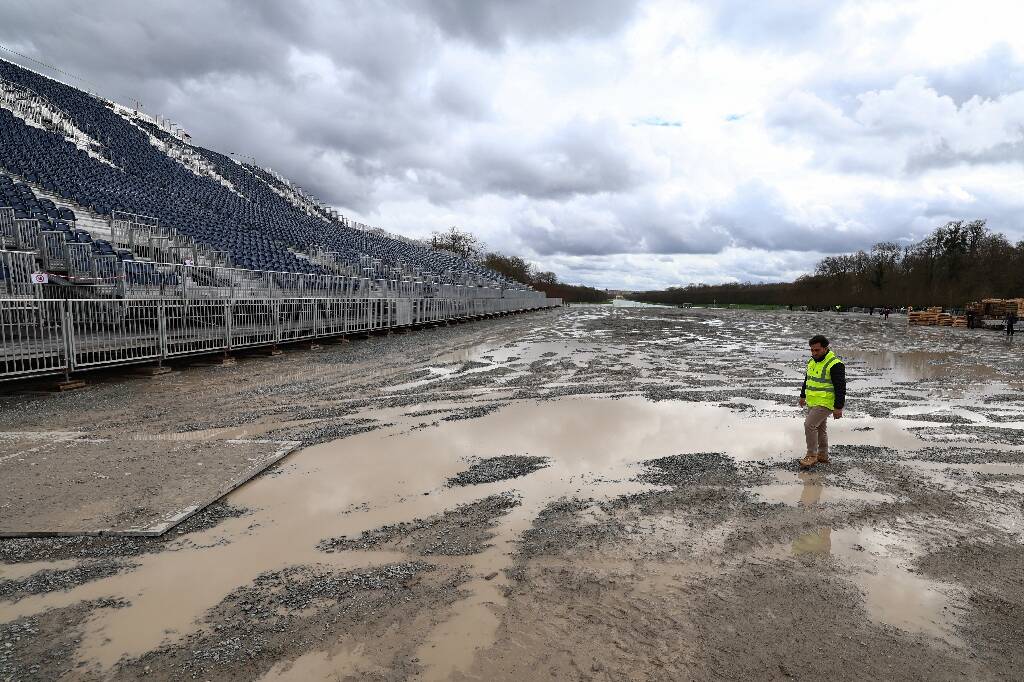 Au château de Versailles, de l'or, de la terre et des tractopelles pour accueillir les JO d'équitation