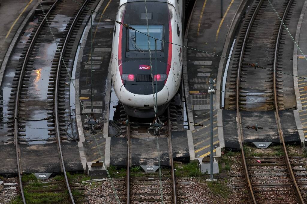 Grève: la SNCF doit affiner mardi ses prévisions pour le pont du 8 mai