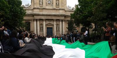 Intervention de la police dans la Sorbonne à Paris pour évacuer des militants pro-palestiniens