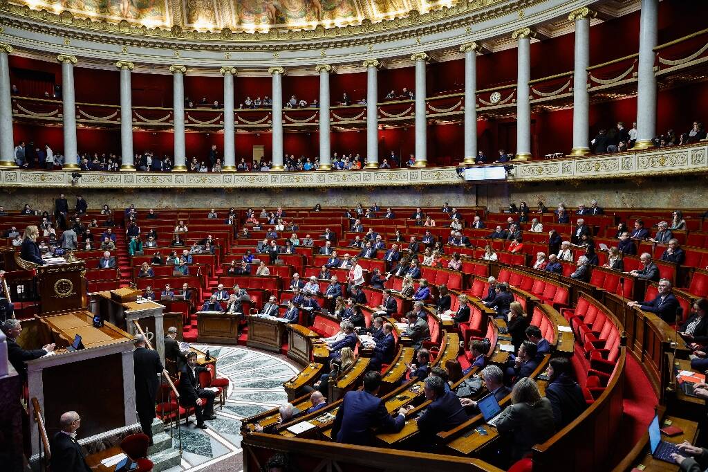 Budget: l'Assemblée nationale adopte la "loi spéciale", et se projette sur les débats de janvier
