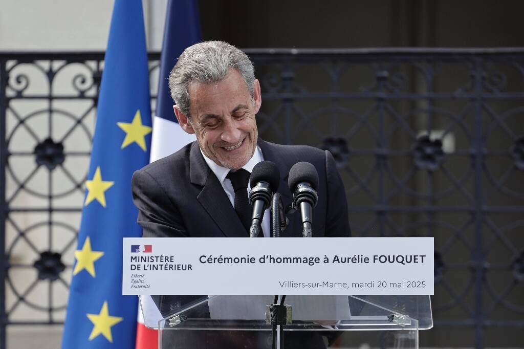Nicolas Sarkozy sort de son "silence médiatique" pour rendre hommage à une policière municipale tuée