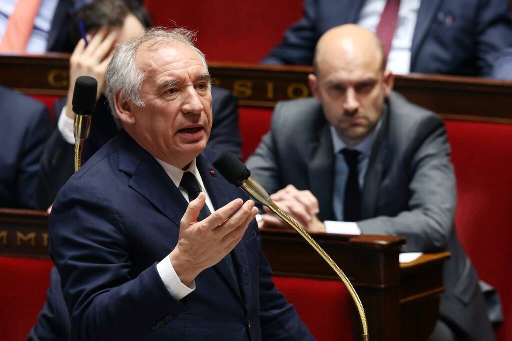 "Submersion" migratoire: Bayrou choque la gauche, le PS annule une réunion de négociations sur la censure