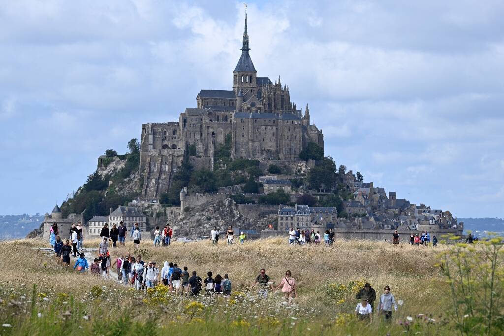 Un "bureau magnifique mais mal chauffé": pourquoi les salariés de l'abbaye du Mont-Saint-Michel sont-ils en grève?