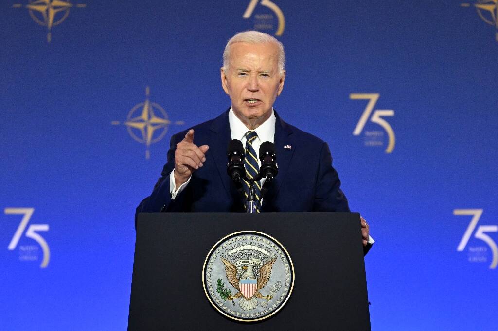 Le président américain Joe Biden face jeudi à un test redoutable pour sa candidature, les appels à se retirer se multiplient