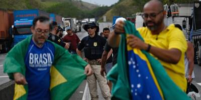 Deux jours après la victoire de Lula au Brésil, les barrages routiers se multiplient et Bolsonaro reste toujours muet