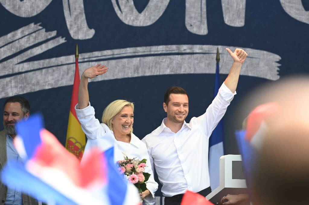En meeting dans le Loiret, le RN et ses alliés unis contre Bruxelles et derrière Marine Le Pen