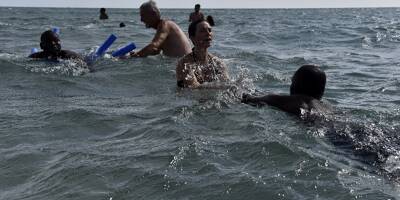 Apprendre à nager aux migrants pour vaincre le traumatisme de leur traversée