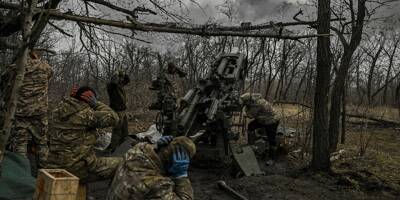 Face à l'avancée des forces russes, l'armée ukrainienne prépare une contre-offensive à Bakhmout
