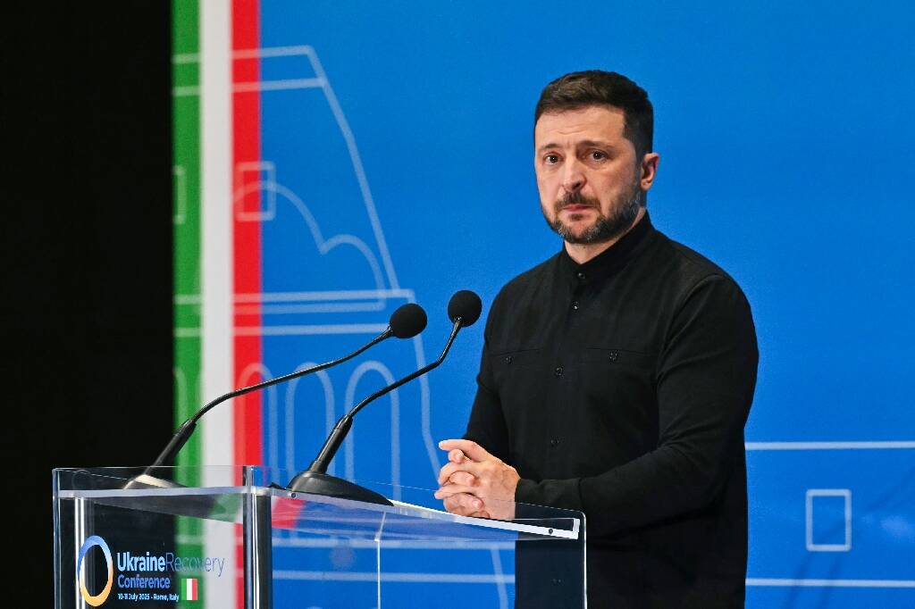 "Échange de territoires": très inquiet, Volodymyr Zelensky affiche sa fermeté après l'annonce du sommet Trump-Poutine le 15 août en Alaska