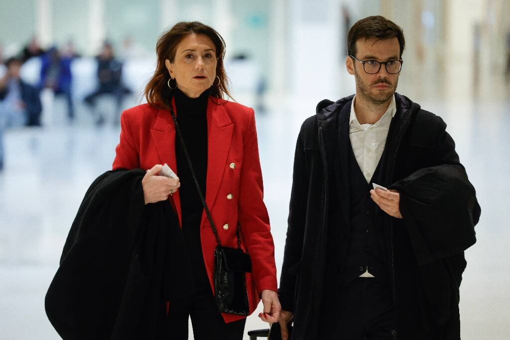 Soupçons de soumission chimique: confrontation à Paris entre le sénateur Guerriau et la députée Josso