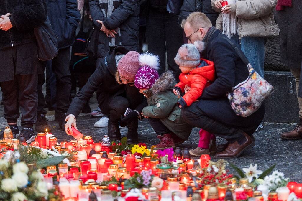 La République tchèque rend hommage aux victimes de la tuerie à l'université de Prague