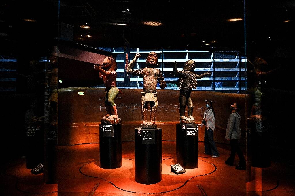Restitutions coloniales: ce que dit le projet de loi qui vise à faciliter les retours des biens culturels spoliés aux pays d'origine