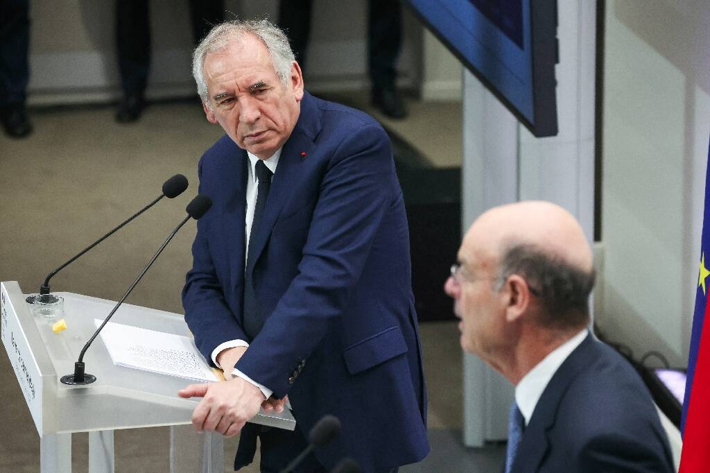 Réforme de l'assurance chômage, mise à contribution des retraités: quelles pistes d'économies sur la table avant les annonces de François Bayrou, ce mardi?