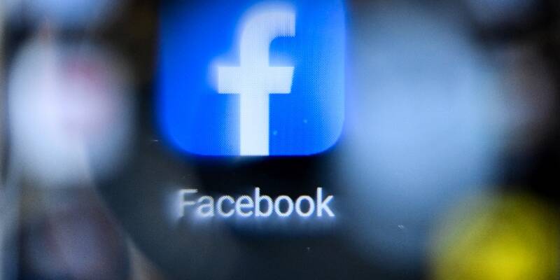 Facebook News, the Facebook news feed, steps on France