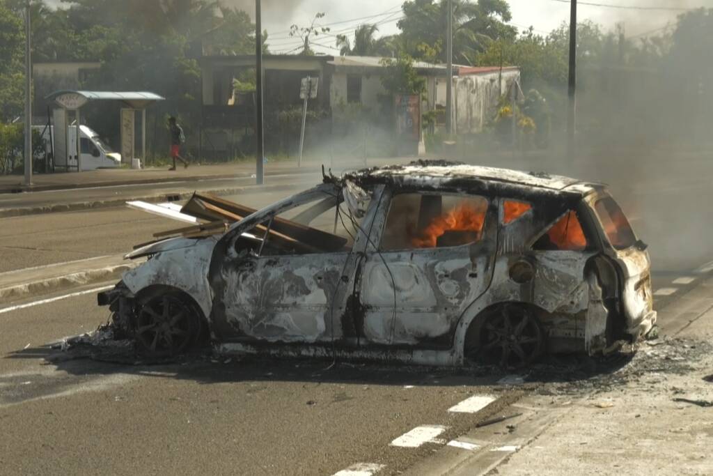 "Ce que nous sommes en train de vivre là discrédite le mouvement": un couvre-feu partiel décrété en Martinique après de nouvelles violences dans un contexte de mobilisation contre la vie chère