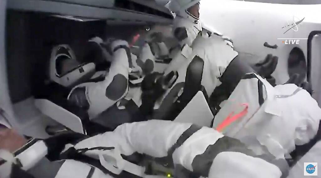 La capsule Crew Dragon Endeavour de SpaceX s'est bien amarrée à l'ISS ce samedi matin