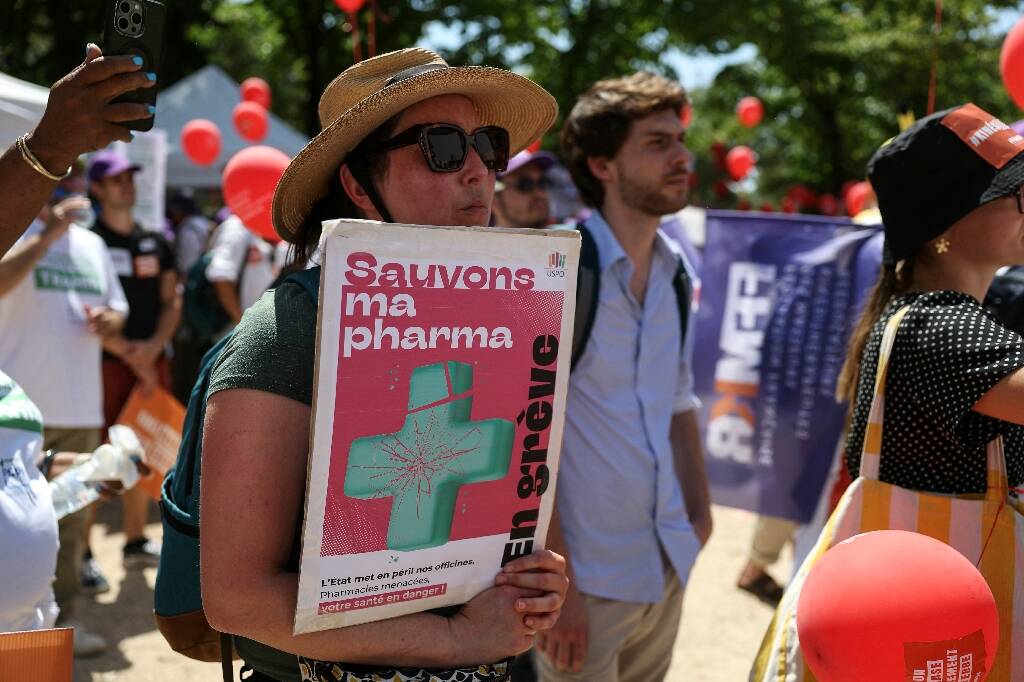 Remises sur les génériques: les pharmacies poursuivent leur grève des gardes