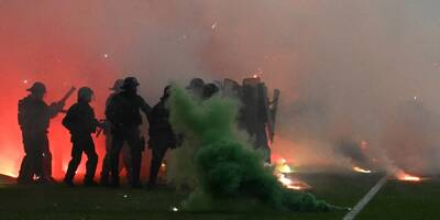 Foot: les images surréalistes du chaos à Saint-Etienne après la relégation des Verts en Ligue 2