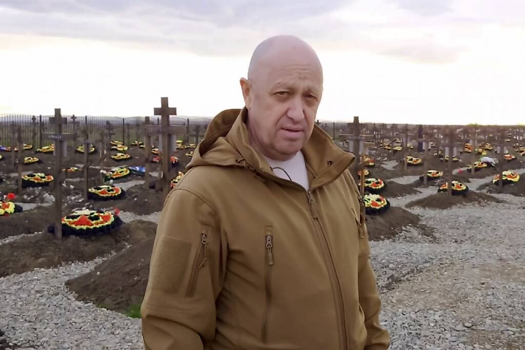 Guerre en Ukraine: le chef de Wagner dit avoir eu "la promesse" de Moscou de recevoir les munitions demandées à Bakhmout