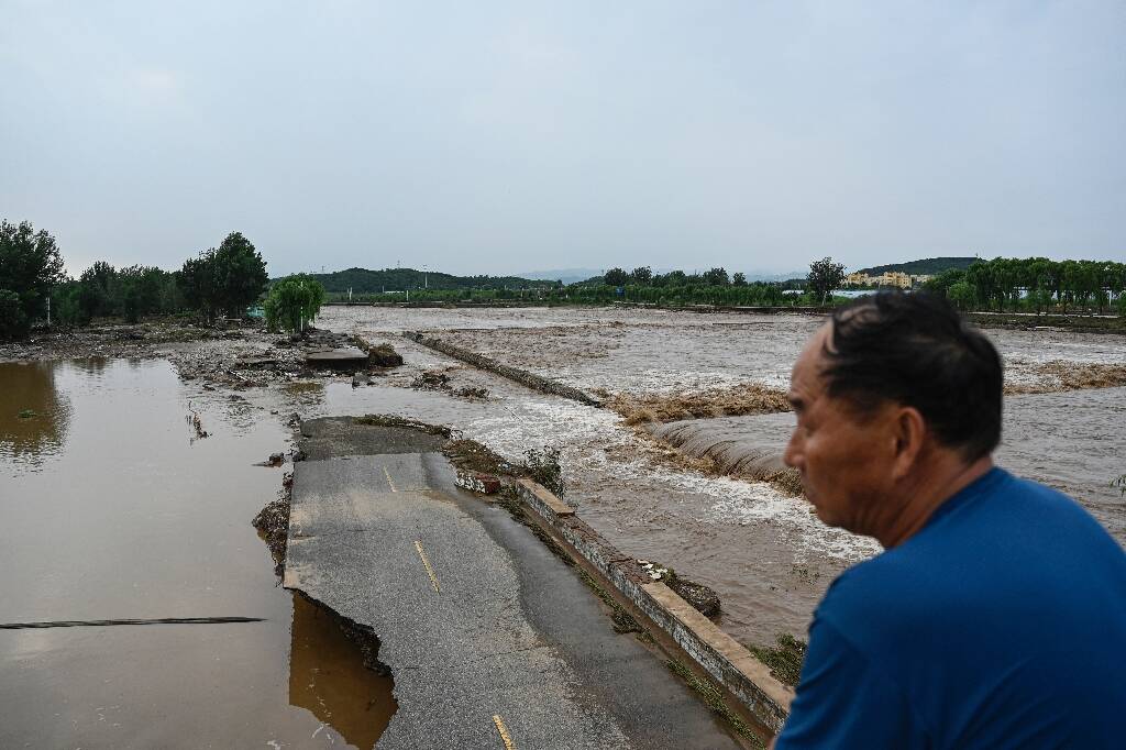 Déluge et inondations en Chine, 30 morts et 80.000 évacuations à Pékin