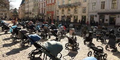 Des landaus alignés dans la rue: Lviv pleure les 109 enfants tués en Ukraine depuis le début de la guerre