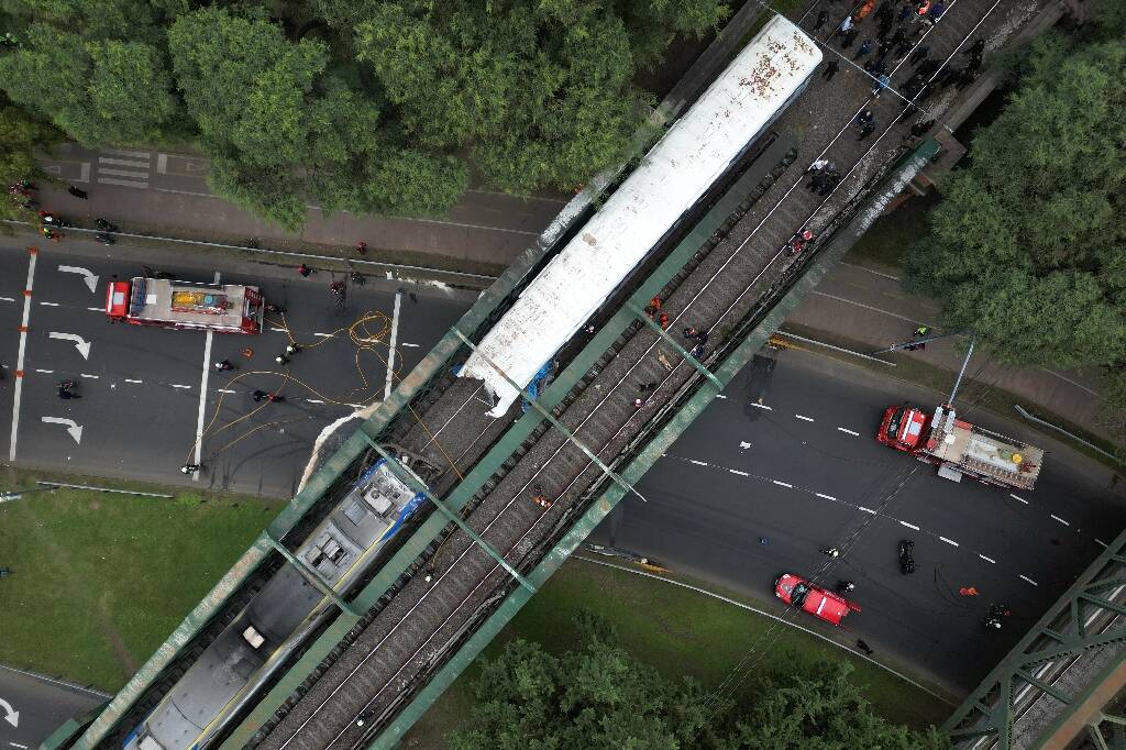 "Nous sommes vivants par miracle !"... Une collision entre deux trains à Buenos Aires fait une trentaine de blessés