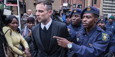 Condamné pour le meurtre de sa compagne, l'ex-champion paralympique Oscar Pistorius reste en prison