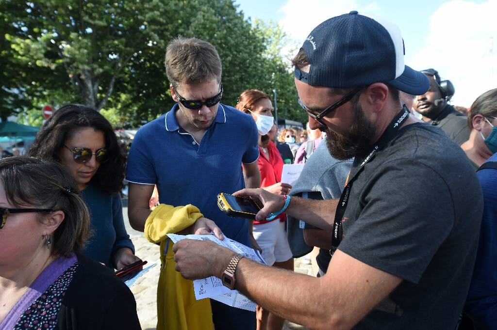 Les établissements qui ne contrôleront pas le pass sanitaire risquent une amende de 45.000 euros