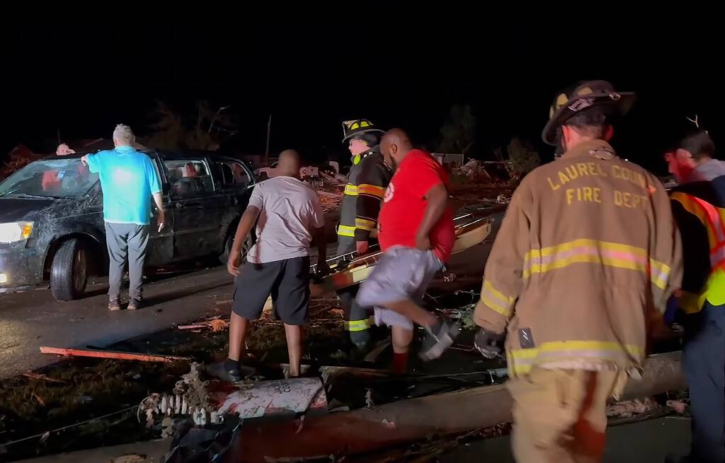"C'est horrible, nos coeurs sont brisés": des tornades font au moins 20 morts aux Etats-Unis