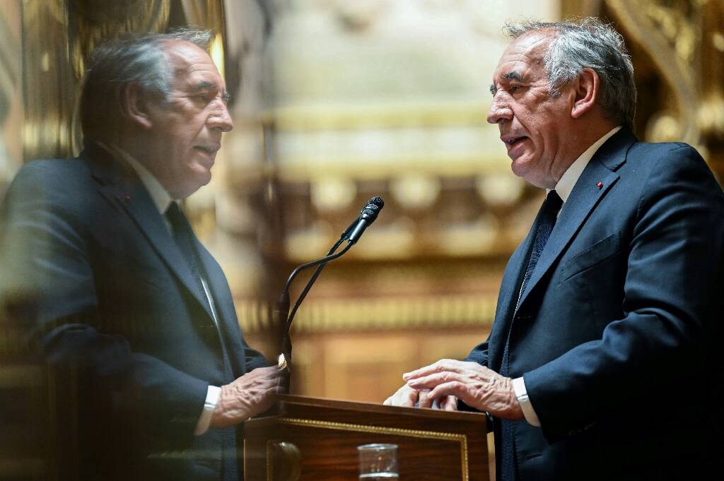 Premier test pour le gouvernement de François Bayrou qui doit faire face à une motion de censure à l'Assemblée
