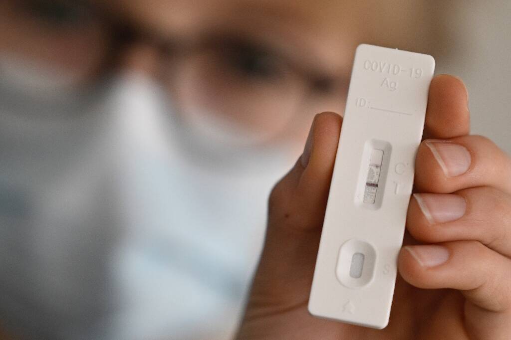 Covid-19: la circulation du virus reste soutenue, alerte Santé publique France qui contredit (un peu) le ministre