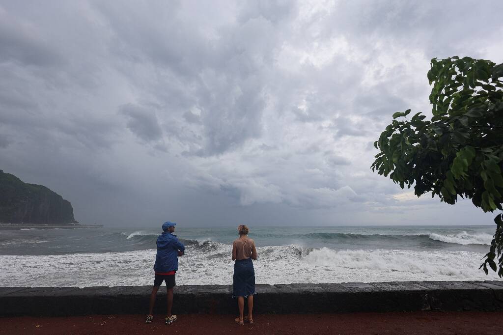 La Réunion en "alerte violette", le plus haut niveau, à l'approche du cyclone Garance